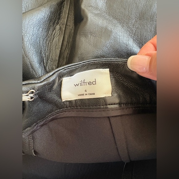 Aritzia Wilfred Patio Mini Vegan Leather Skirt in Black - Size 4 - Picture 4 of 4